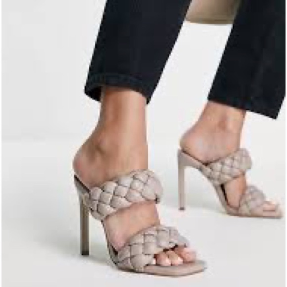 NWOT STEVE MADDEN Kenley Heel Taupe